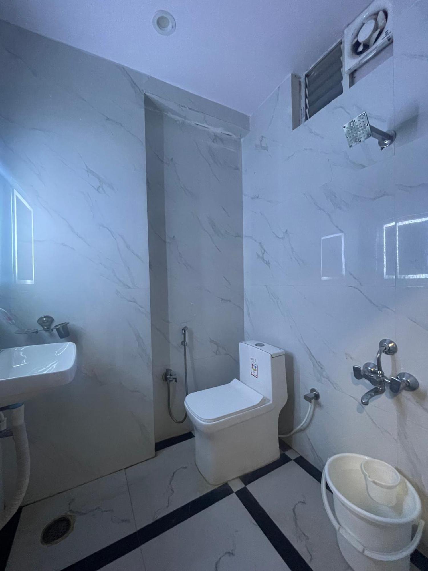 Hotel Eagle Grand Hyderabad Airport Zone 商沙巴 外观 照片