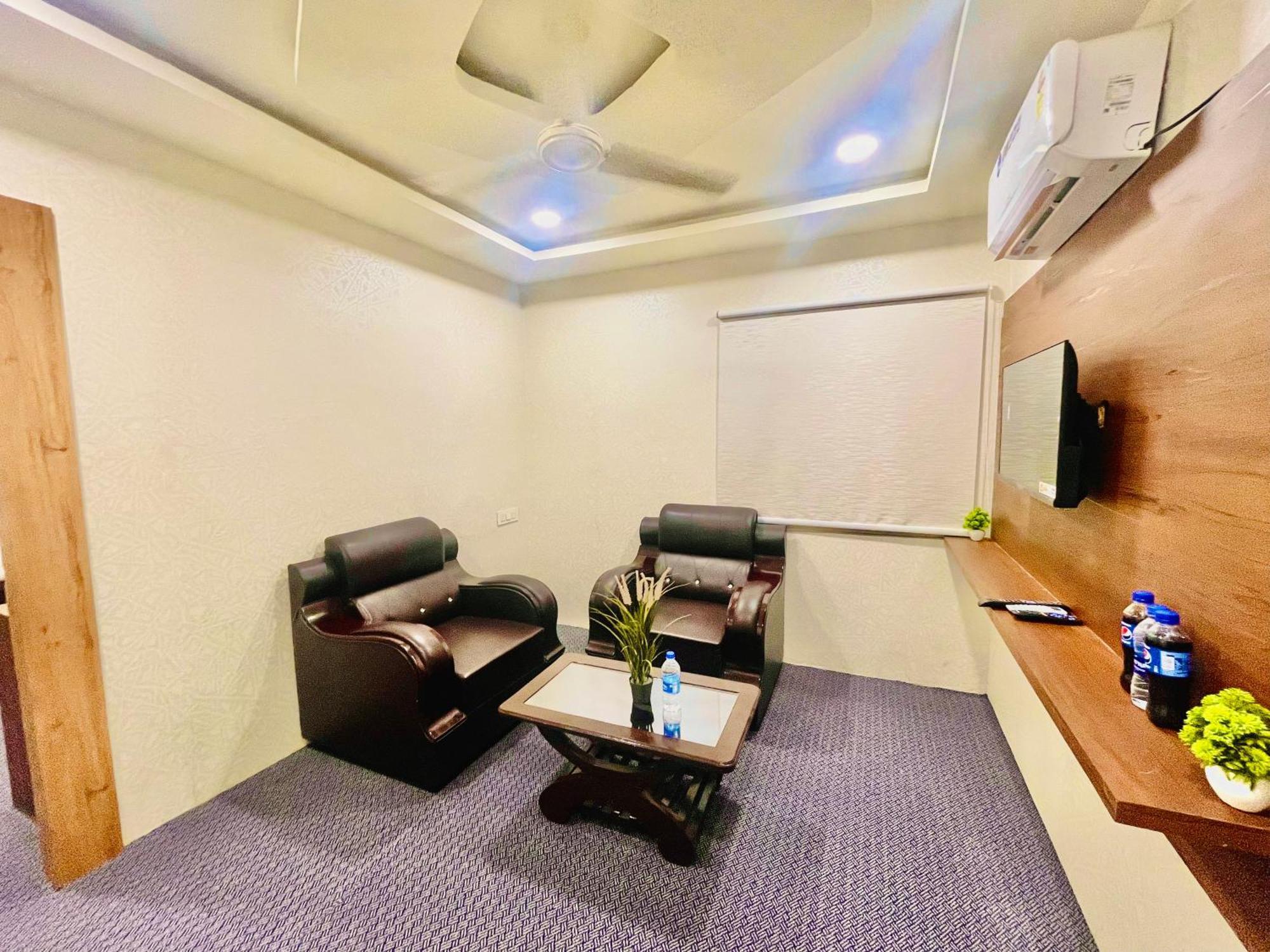 Hotel Eagle Grand Hyderabad Airport Zone 商沙巴 外观 照片