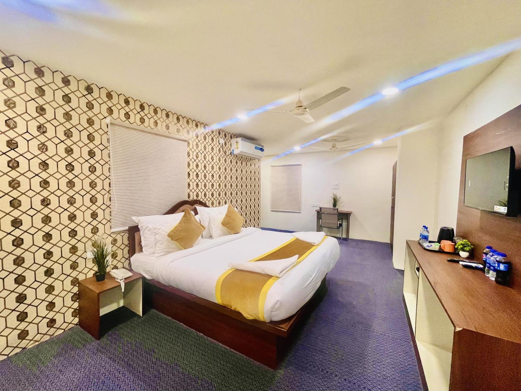 Hotel Eagle Grand Hyderabad Airport Zone 商沙巴 外观 照片