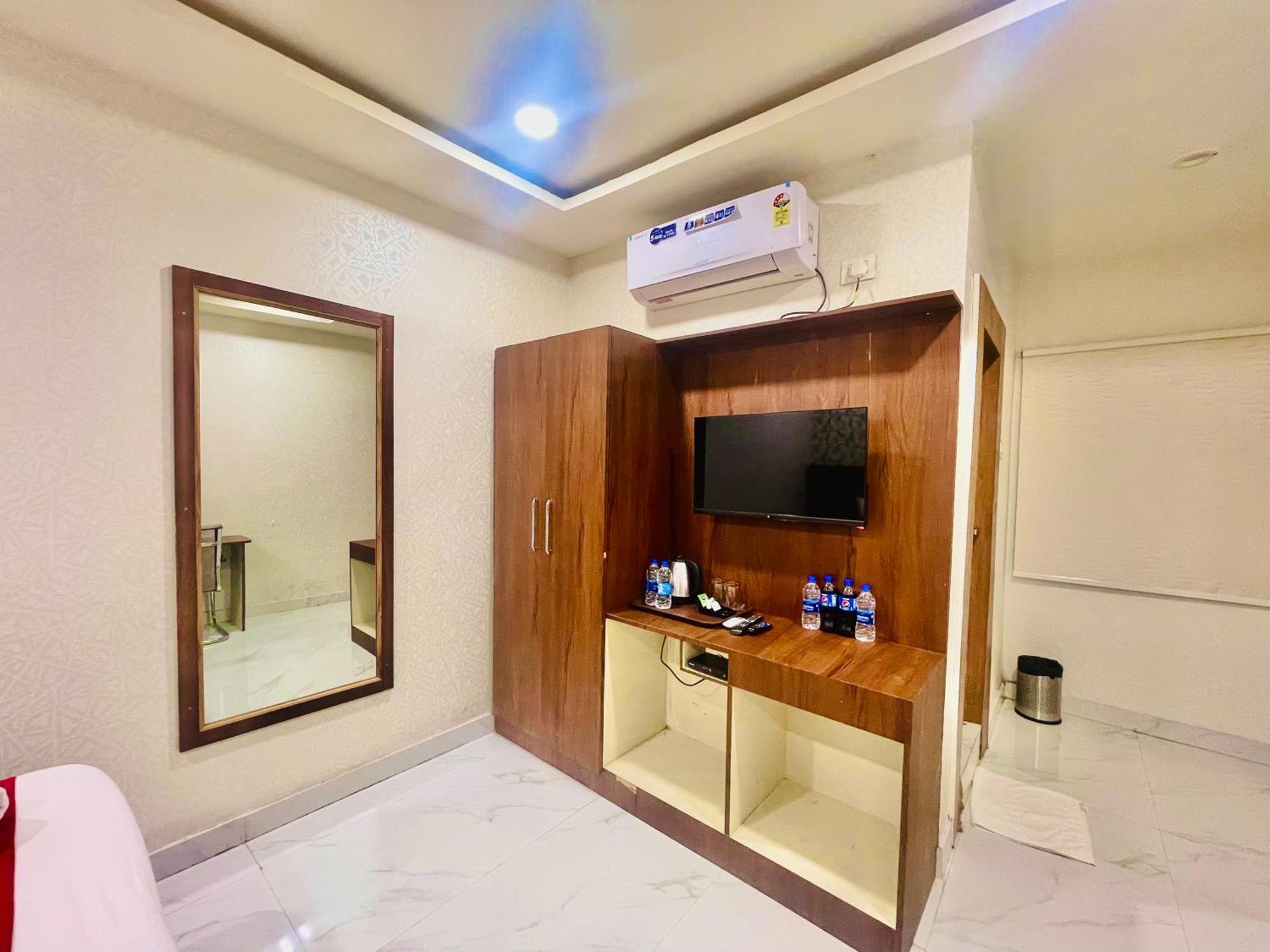 Hotel Eagle Grand Hyderabad Airport Zone 商沙巴 外观 照片