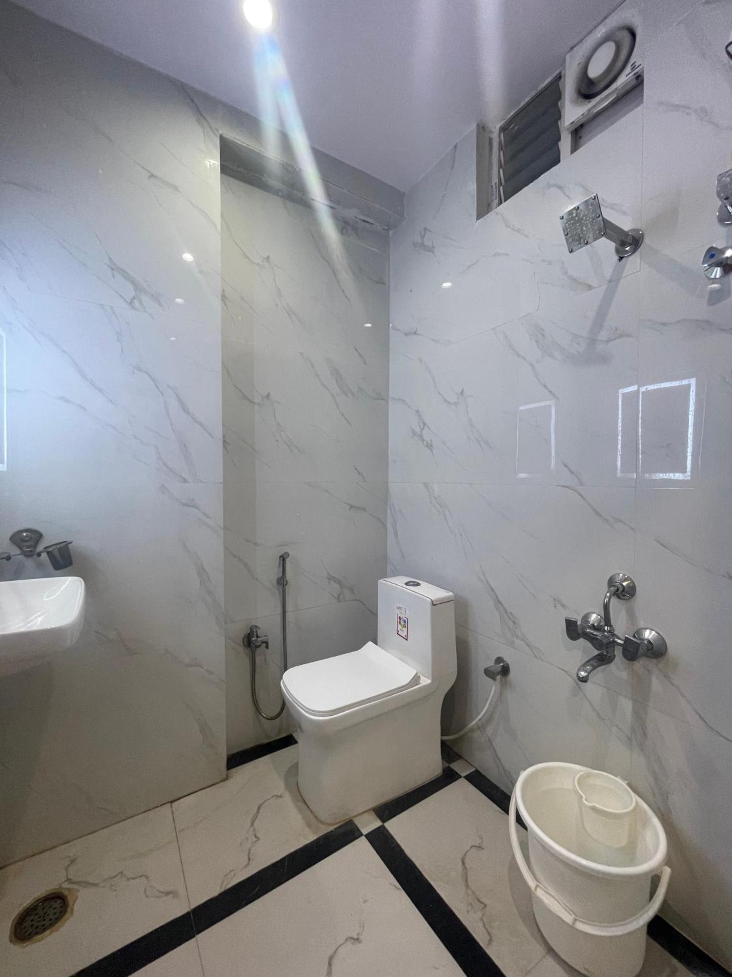 Hotel Eagle Grand Hyderabad Airport Zone 商沙巴 外观 照片