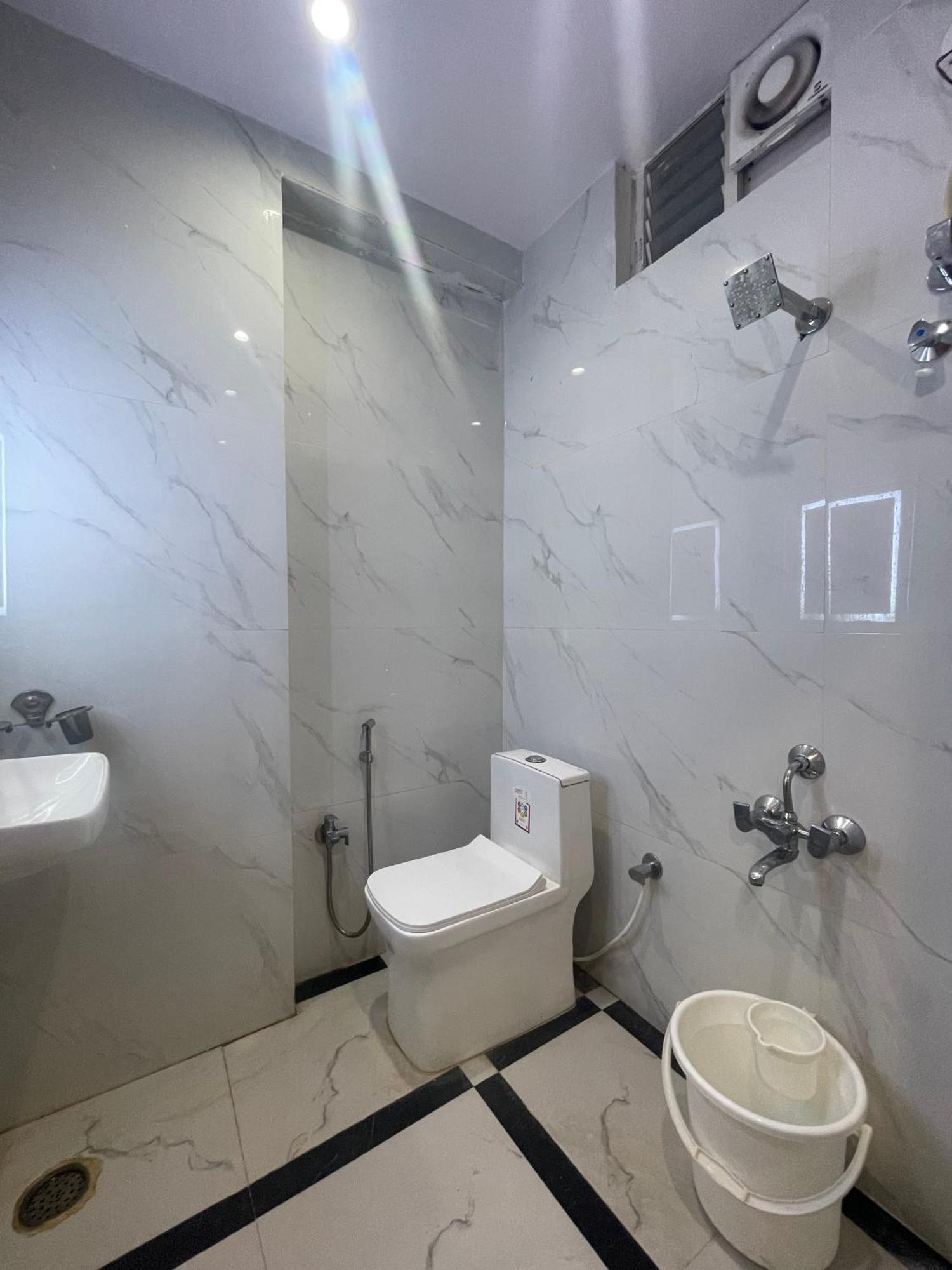 Hotel Eagle Grand Hyderabad Airport Zone 商沙巴 外观 照片