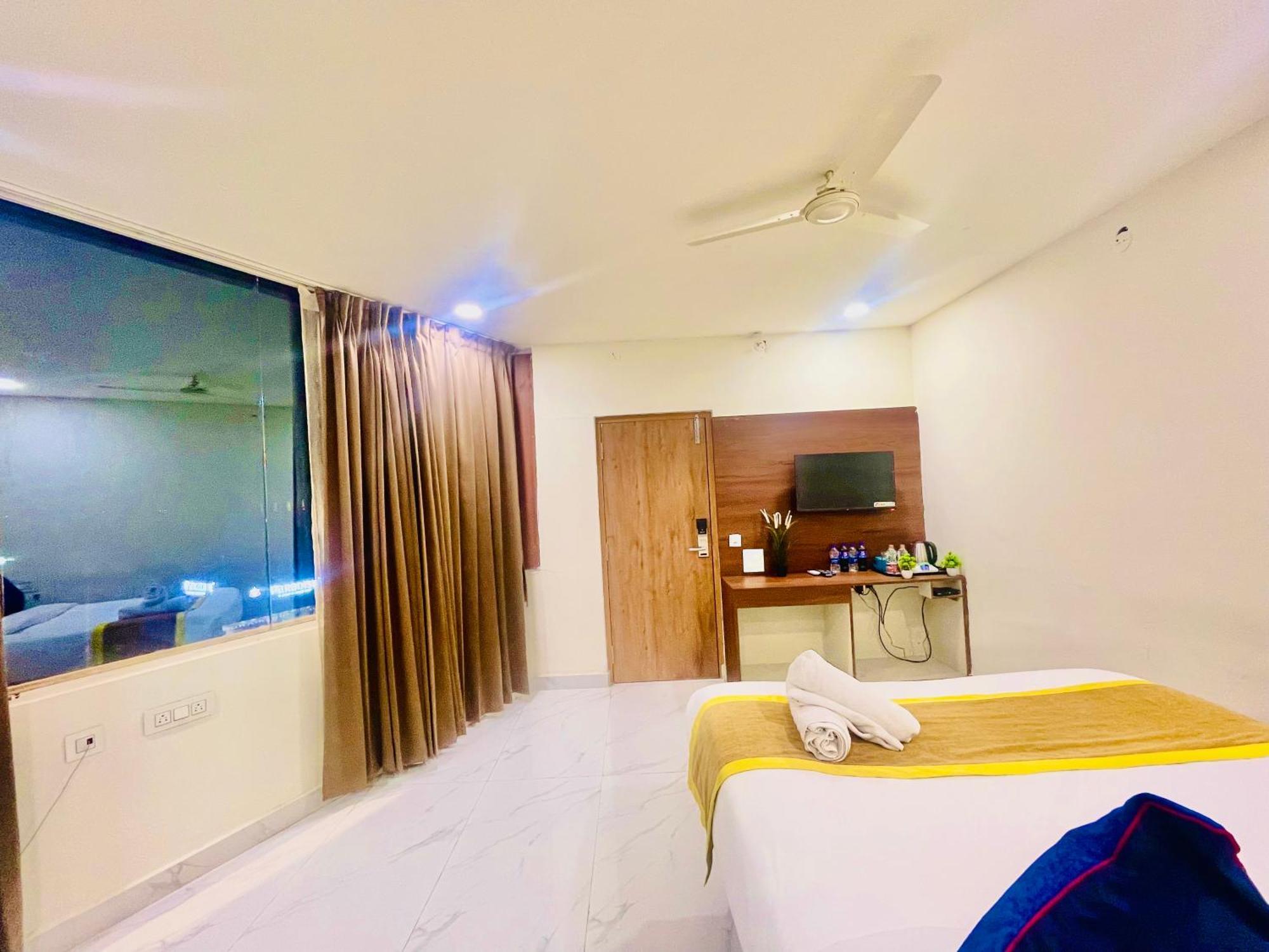 Hotel Eagle Grand Hyderabad Airport Zone 商沙巴 外观 照片