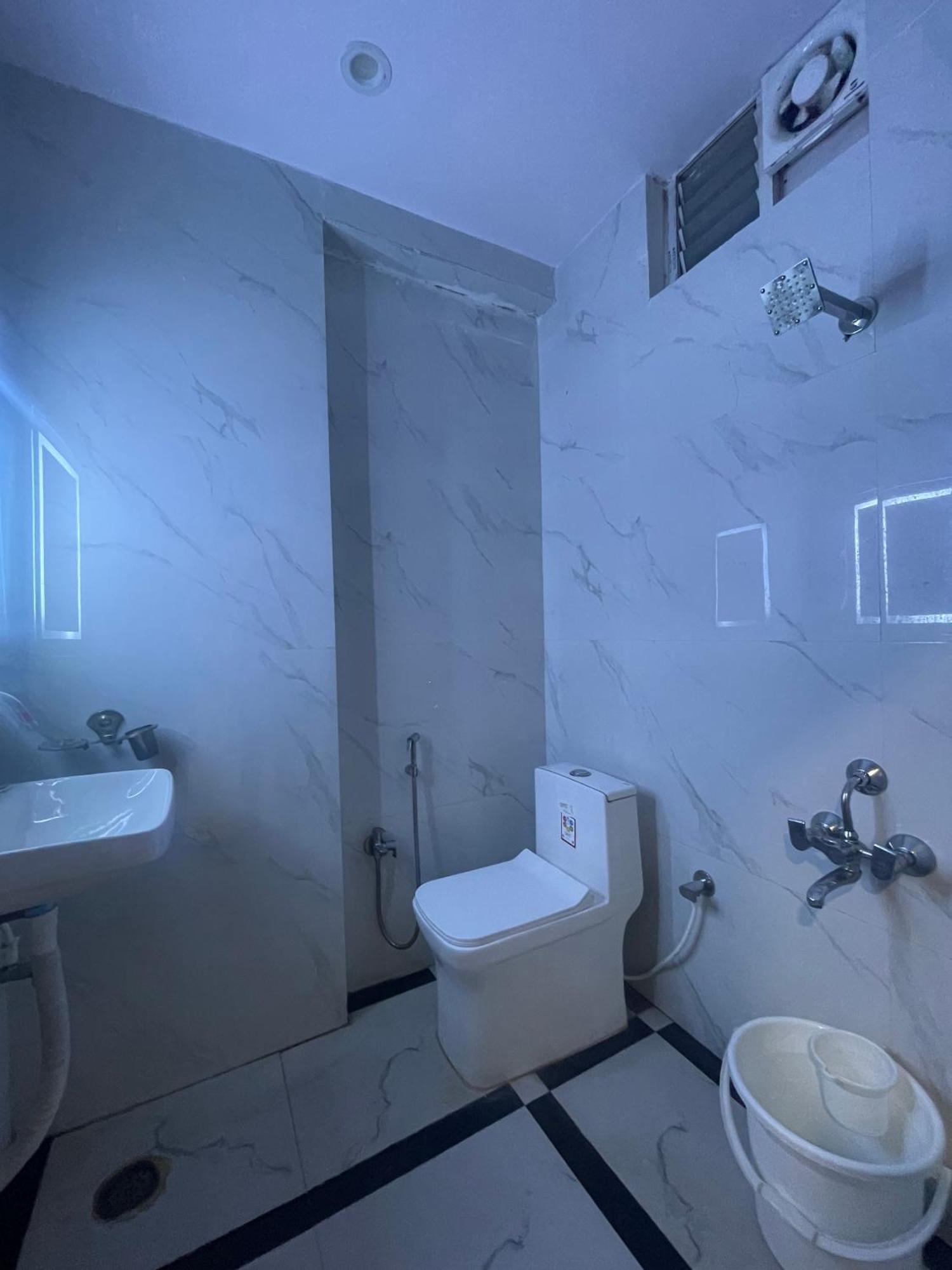 Hotel Eagle Grand Hyderabad Airport Zone 商沙巴 外观 照片