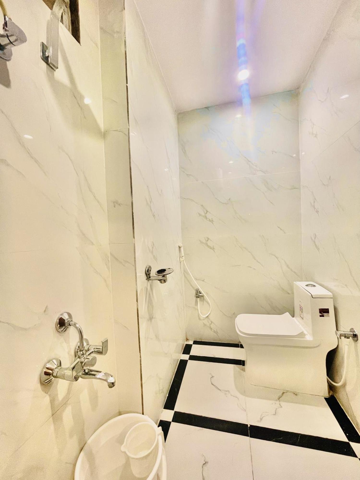 Hotel Eagle Grand Hyderabad Airport Zone 商沙巴 外观 照片