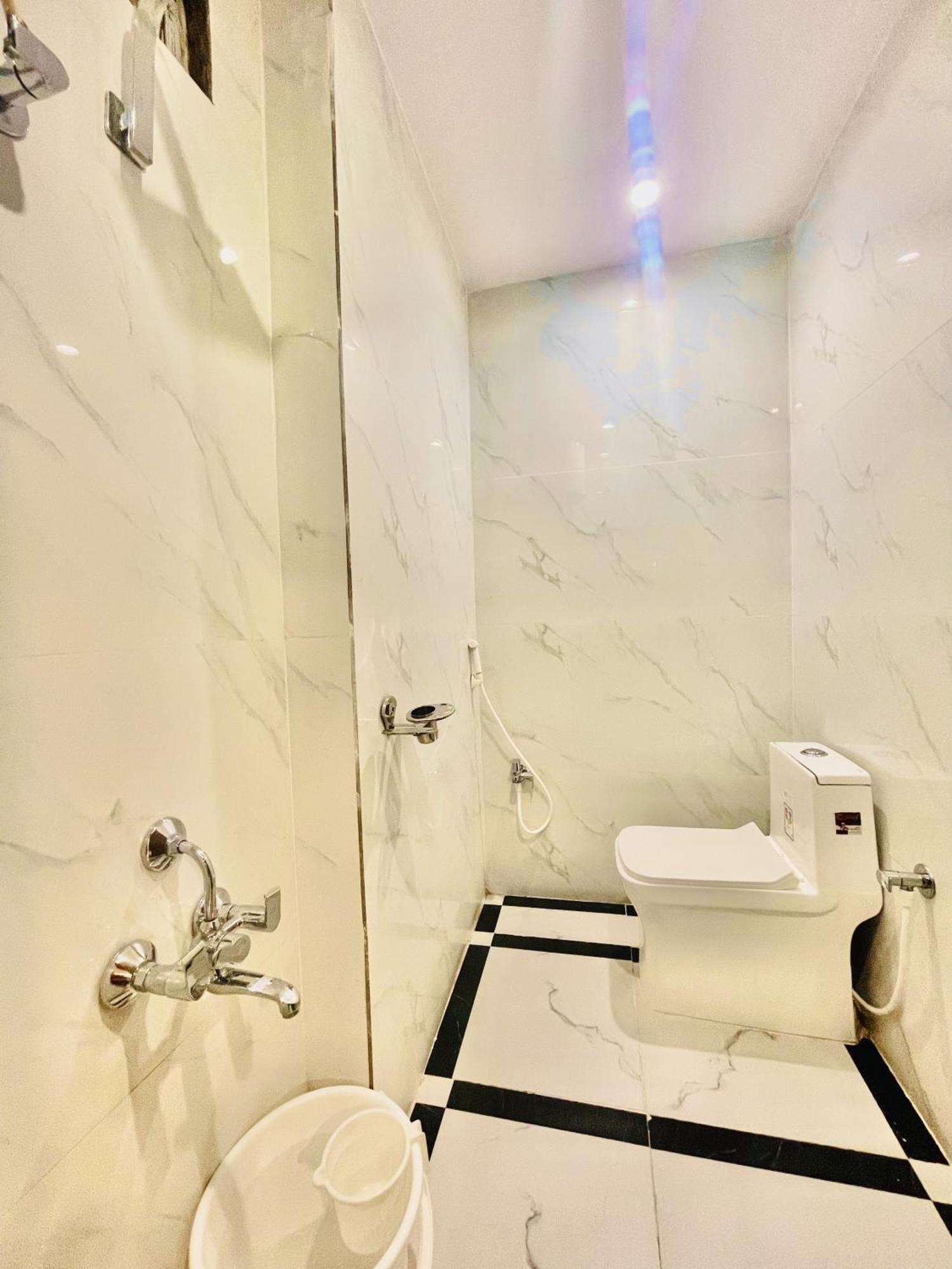 Hotel Eagle Grand Hyderabad Airport Zone 商沙巴 外观 照片