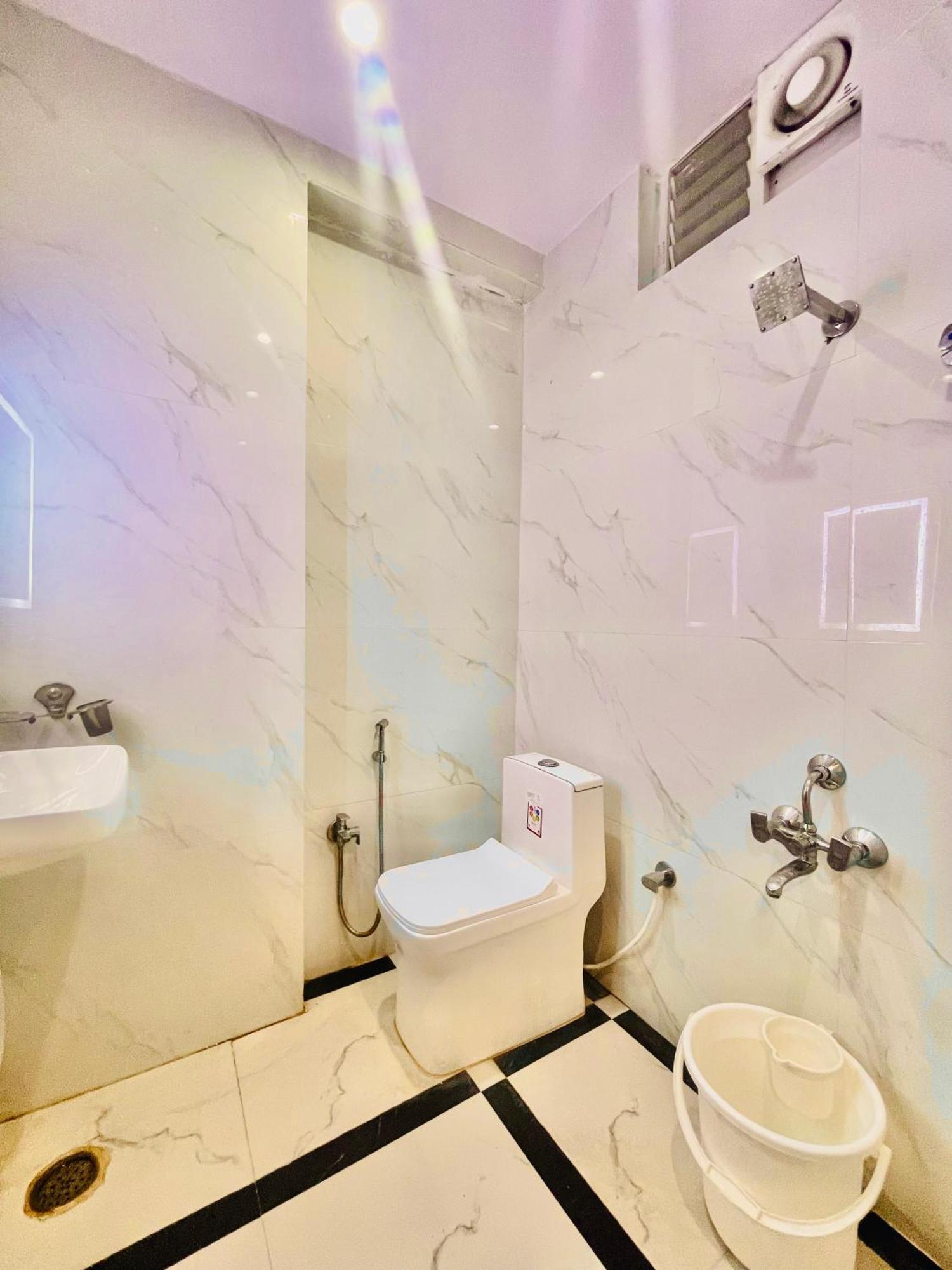 Hotel Eagle Grand Hyderabad Airport Zone 商沙巴 外观 照片