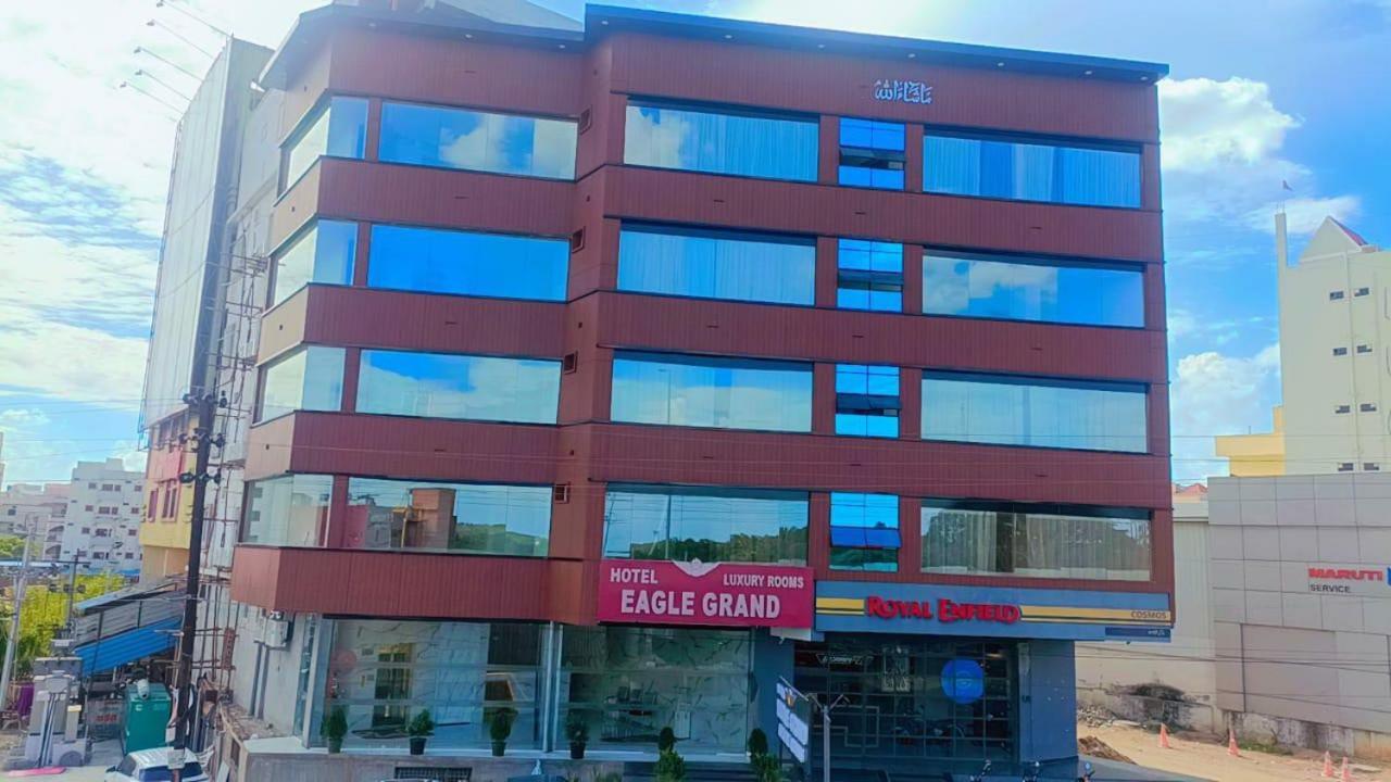 Hotel Eagle Grand Hyderabad Airport Zone 商沙巴 外观 照片